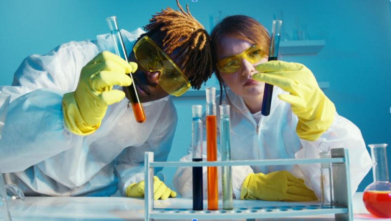 Choosing the Right Lab Test Tubes for Your Experiment 
